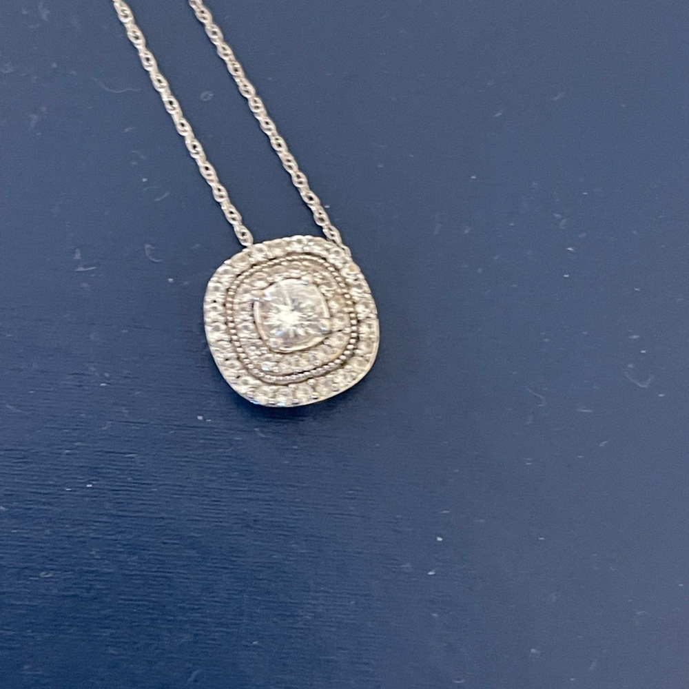 “VINTAGE” WHITE SAPPHIRE HALO PENDANT 18" NECKLACE STERLING SILVER JWBR - Picture 3 of 7